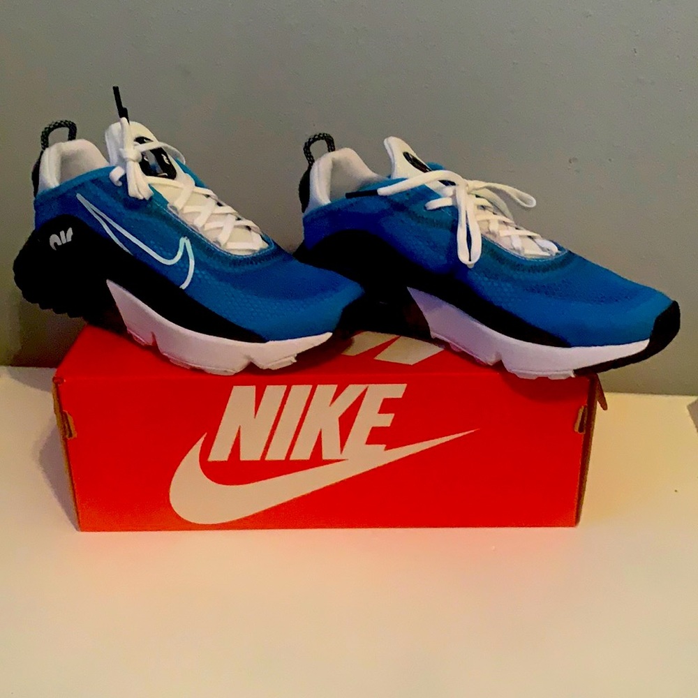 Boys Nike Air Max 2090.